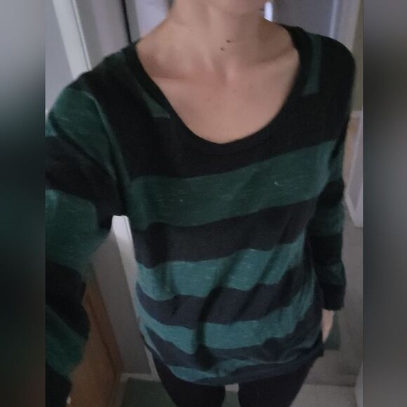 TNA Delmar XS Black & Green Scoopneck Long-sleeve Pullover - Picture 4 of 6